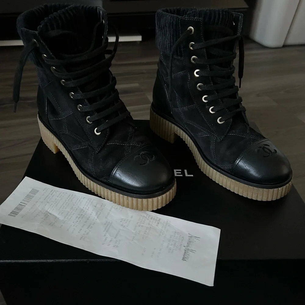 Chanel combat boots “TREK TRACK LACE UP” - Picture 5 of 8